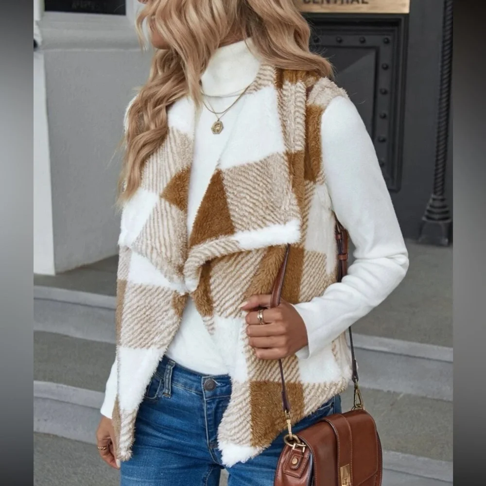 Cozy Buffalo plaid open front vest - Picture 14 of 15